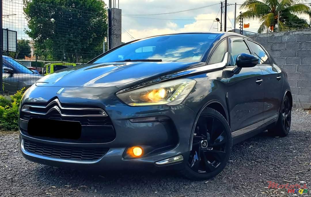 2015' Citroen DS5 photo #1
