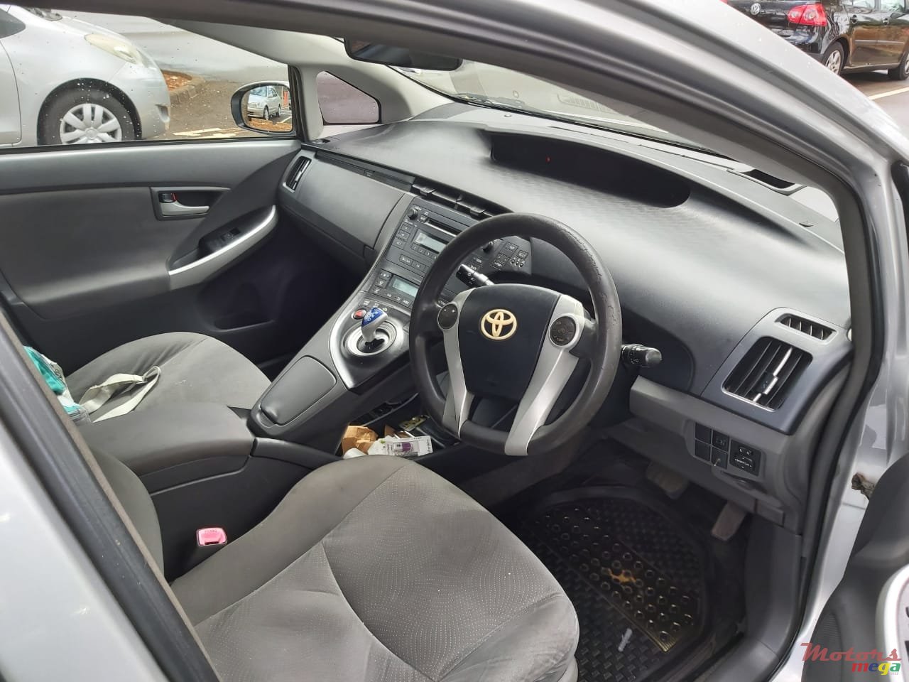 2010' Toyota Prius photo #5