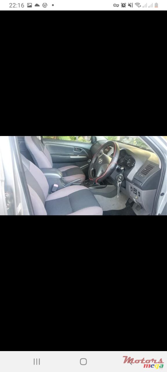 2012' Toyota Hilux photo #5