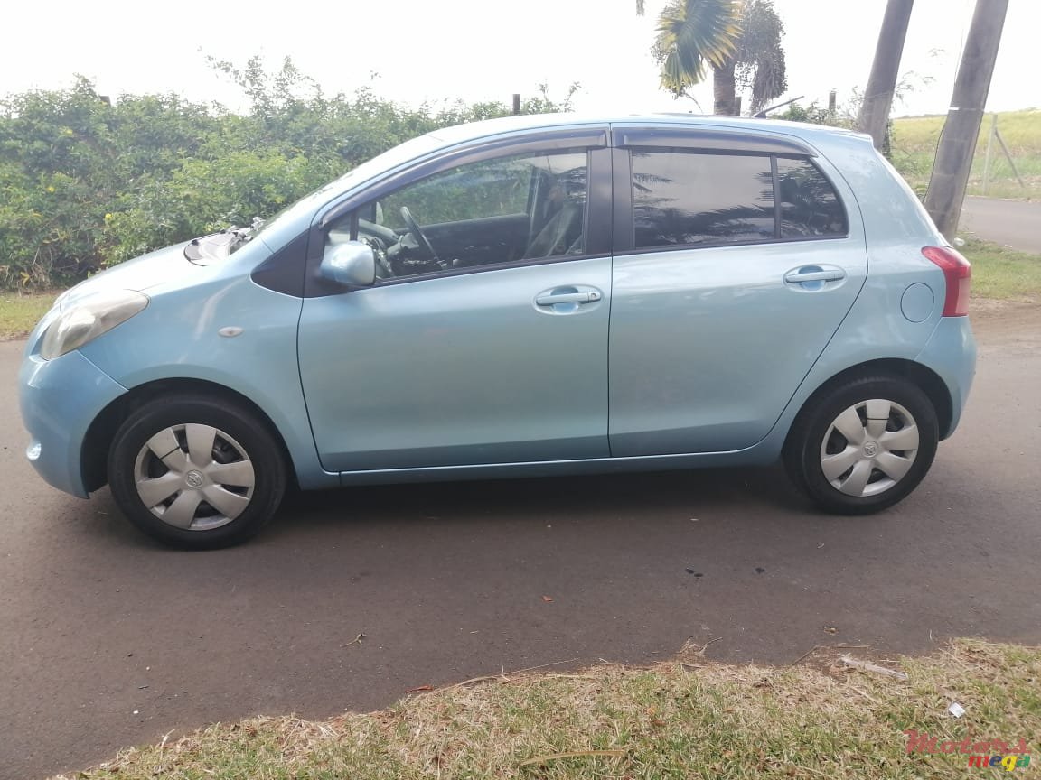 2005' Toyota Vitz photo #5