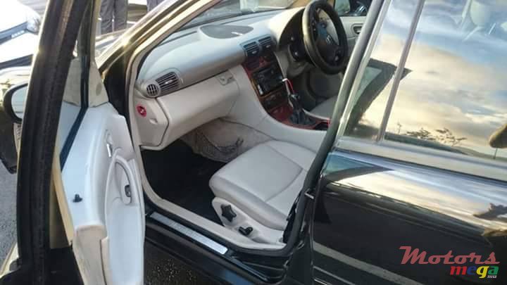 2002' Mercedes-Benz C-Class photo #1