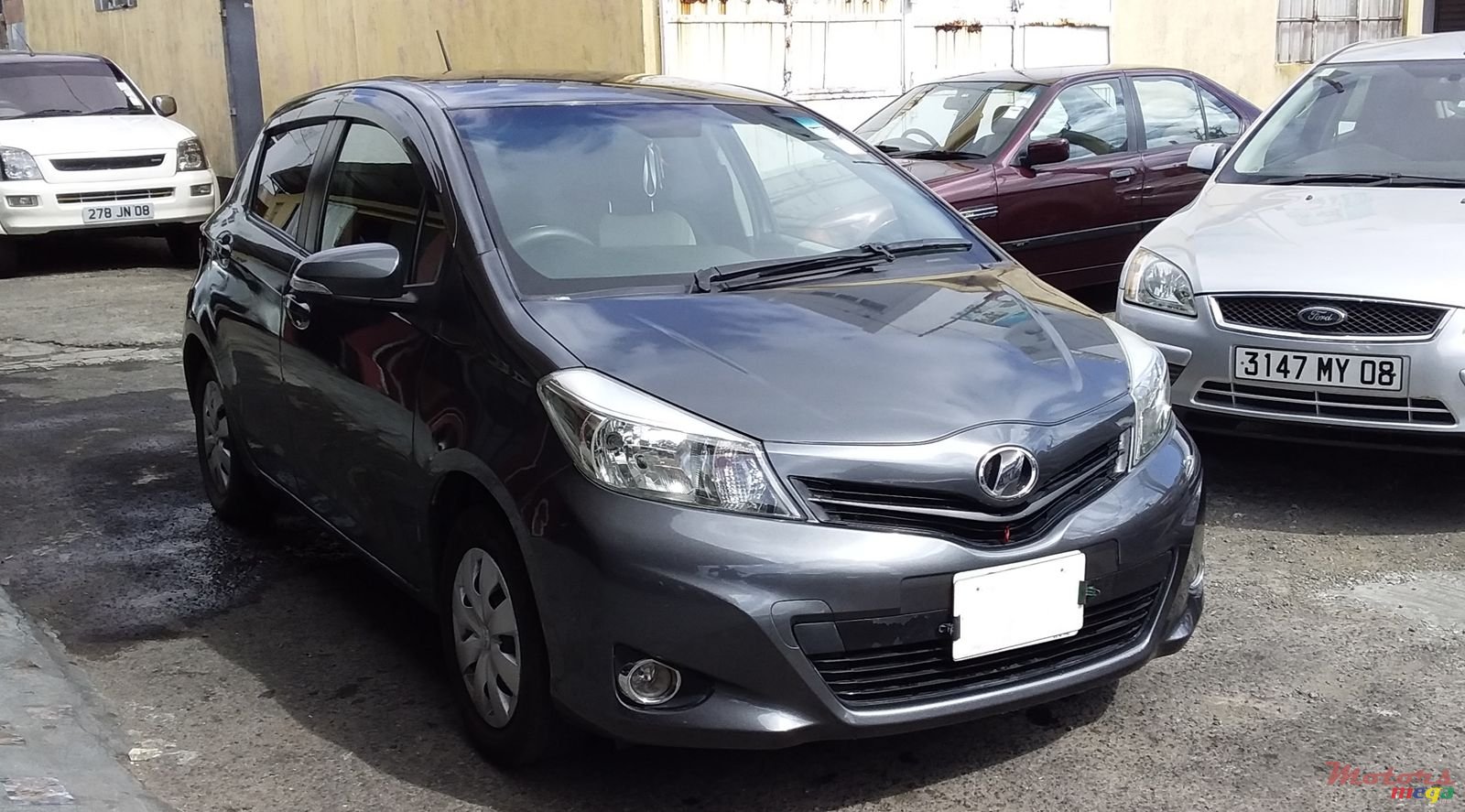 2011' Toyota Vitz photo #1