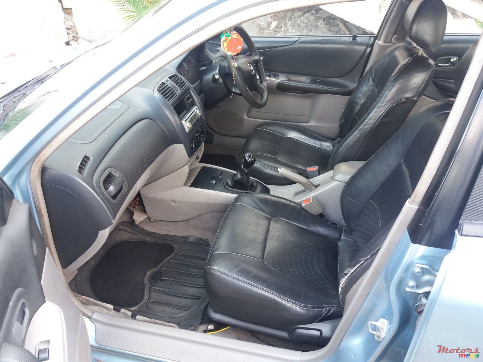 2001' Mazda 323 photo #4