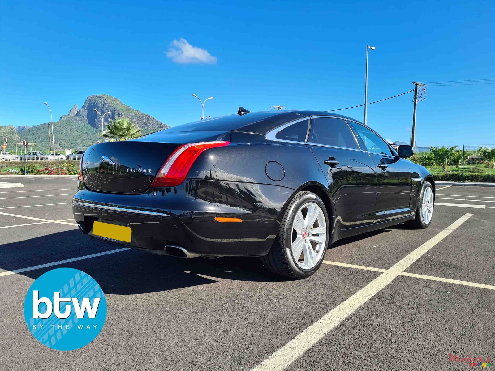 2015' Jaguar XJ photo #3