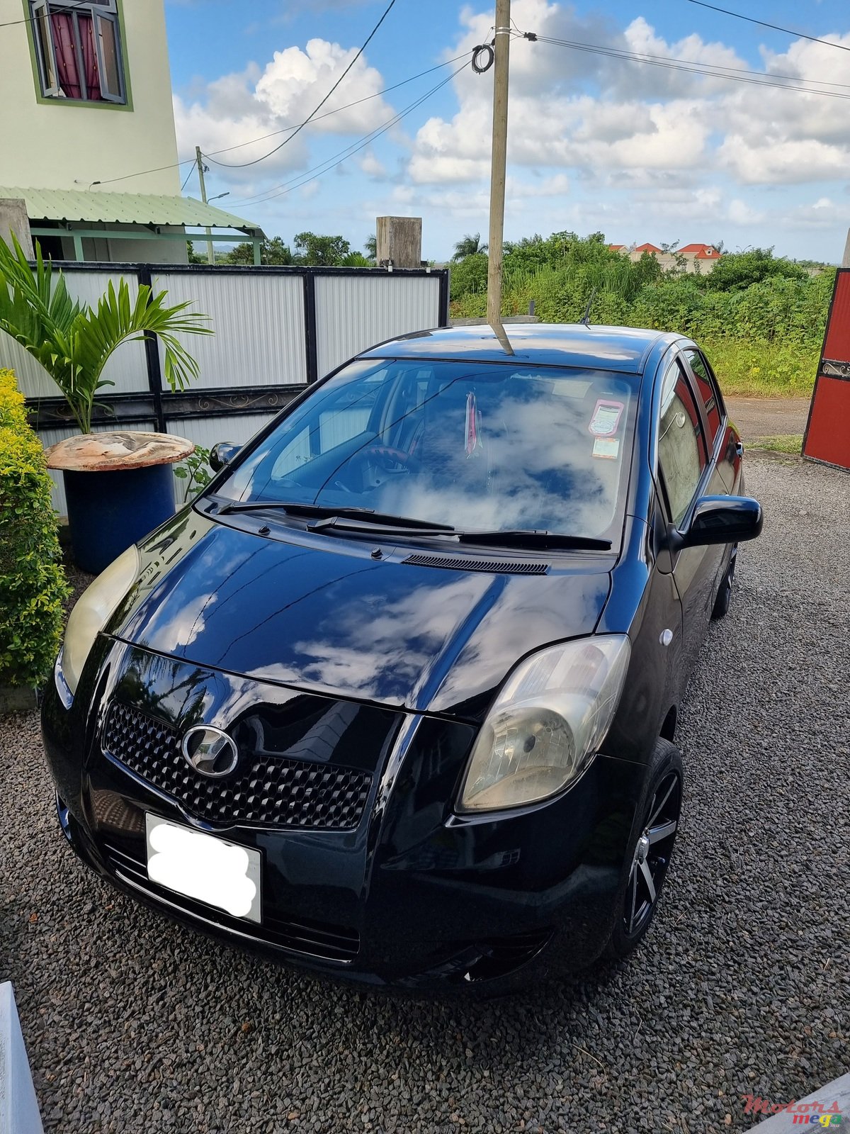 2005' Toyota Vitz photo #6