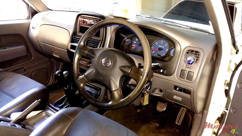 2003' Nissan photo #5