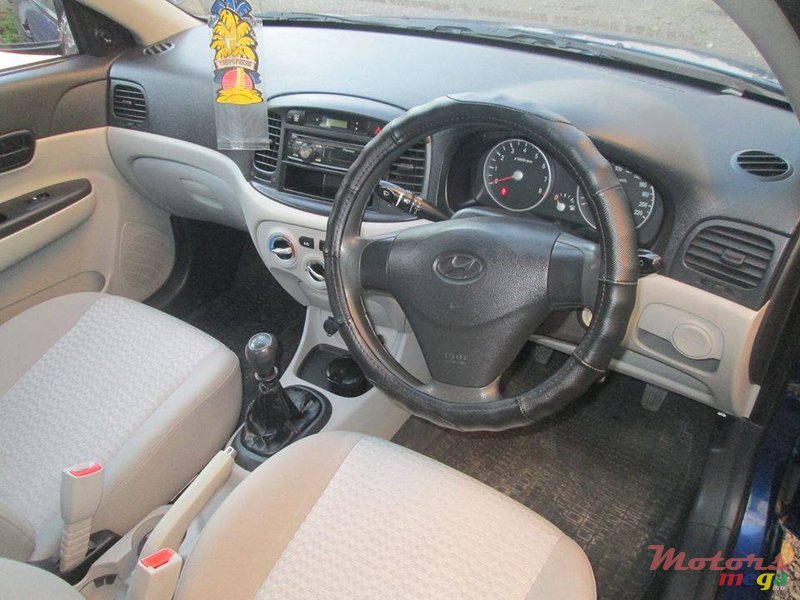 2009' Hyundai Accent photo #3
