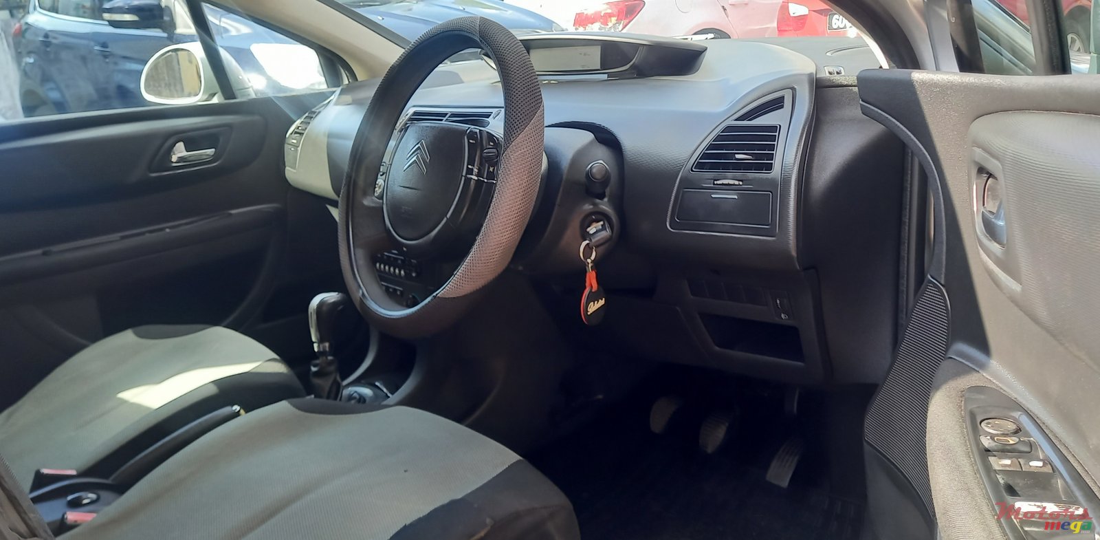 2010' Citroen C4 photo #4