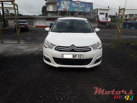 2012' Citroen C4 photo #1