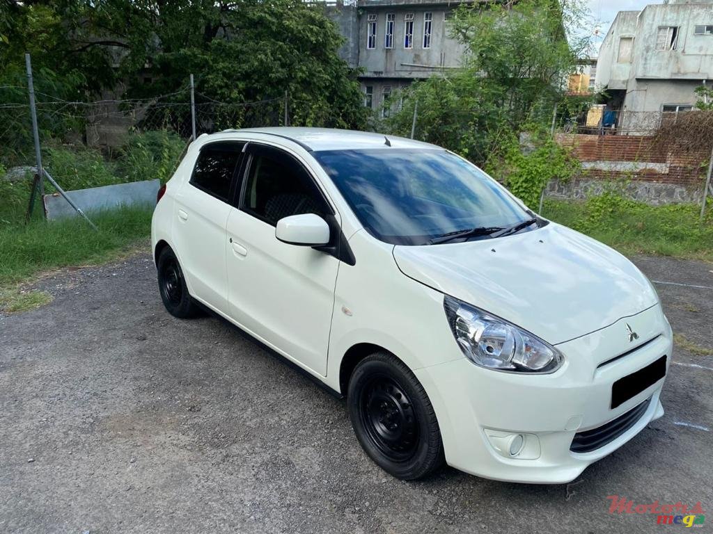 2013' Mitsubishi Mirage photo #1