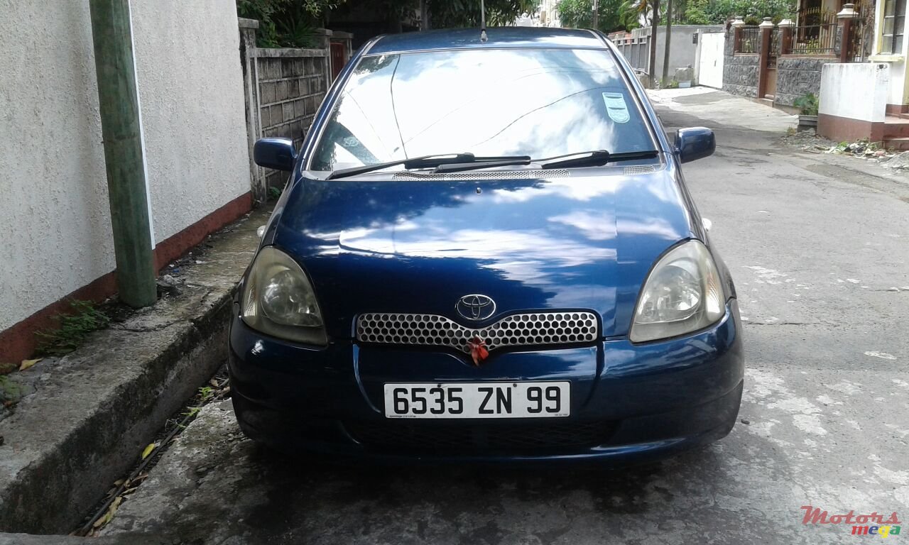 1999' Toyota Vitz photo #2