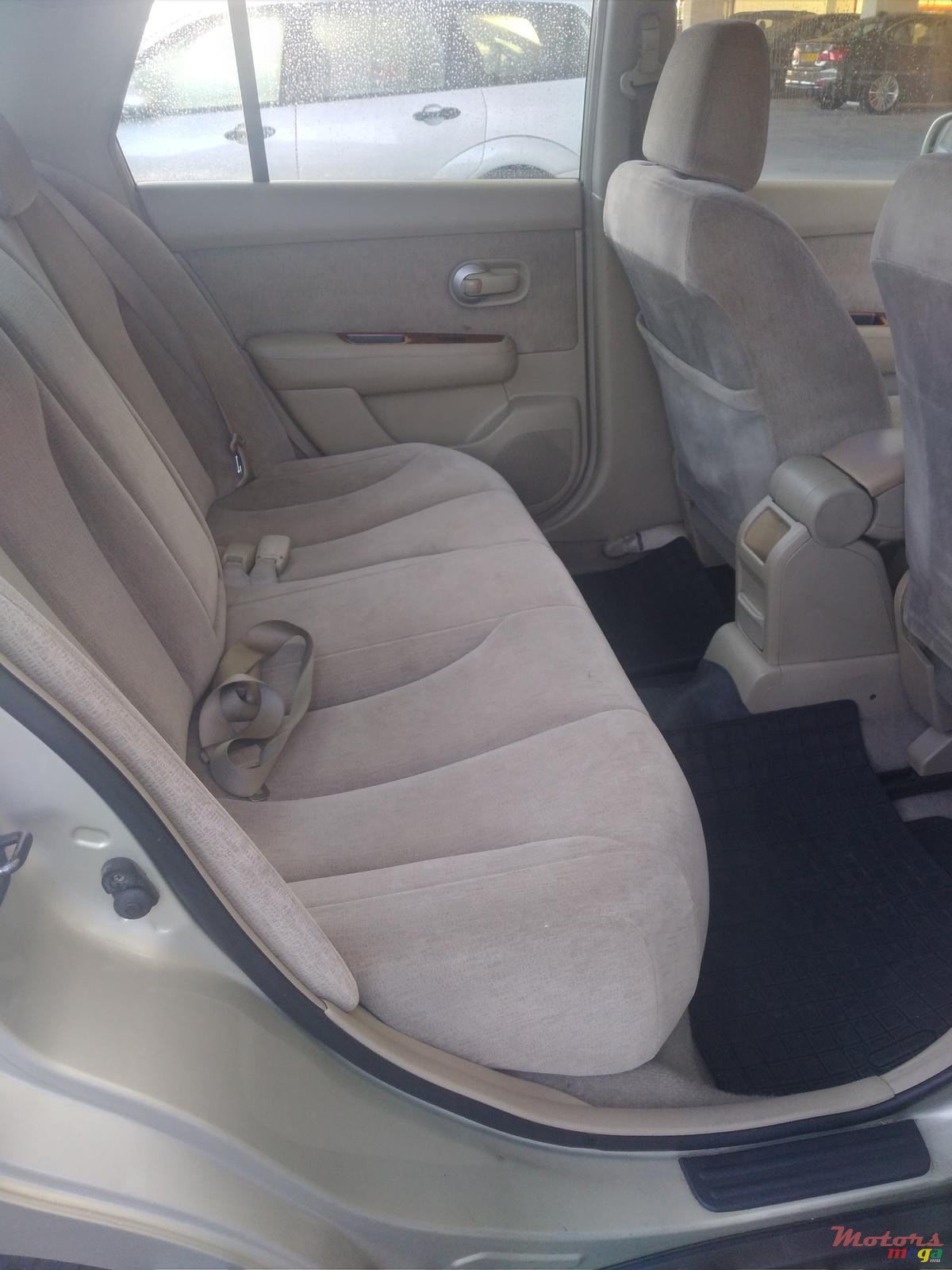 2006' Nissan Tiida photo #2