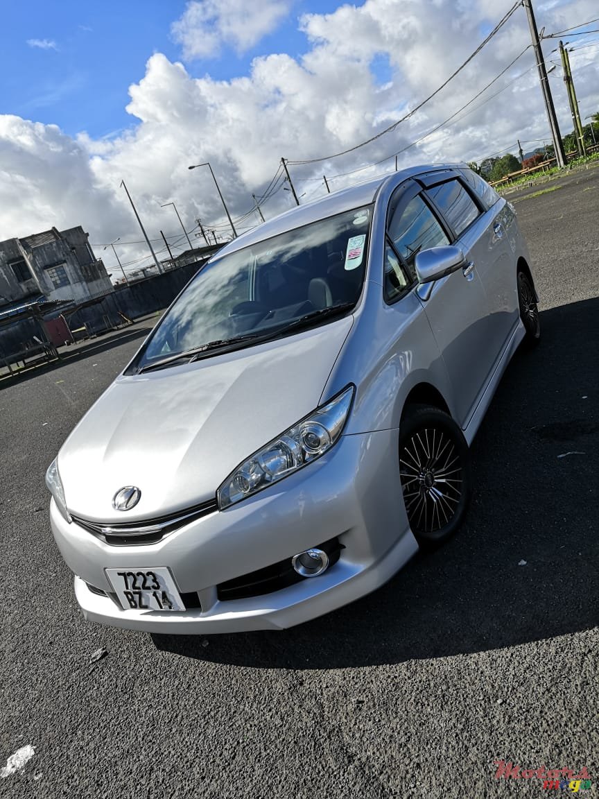 2014' Toyota Corolla Wish photo #2