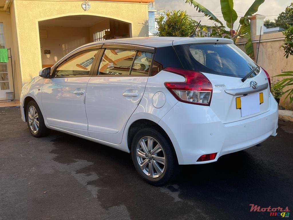 2016' Toyota Yaris photo #5