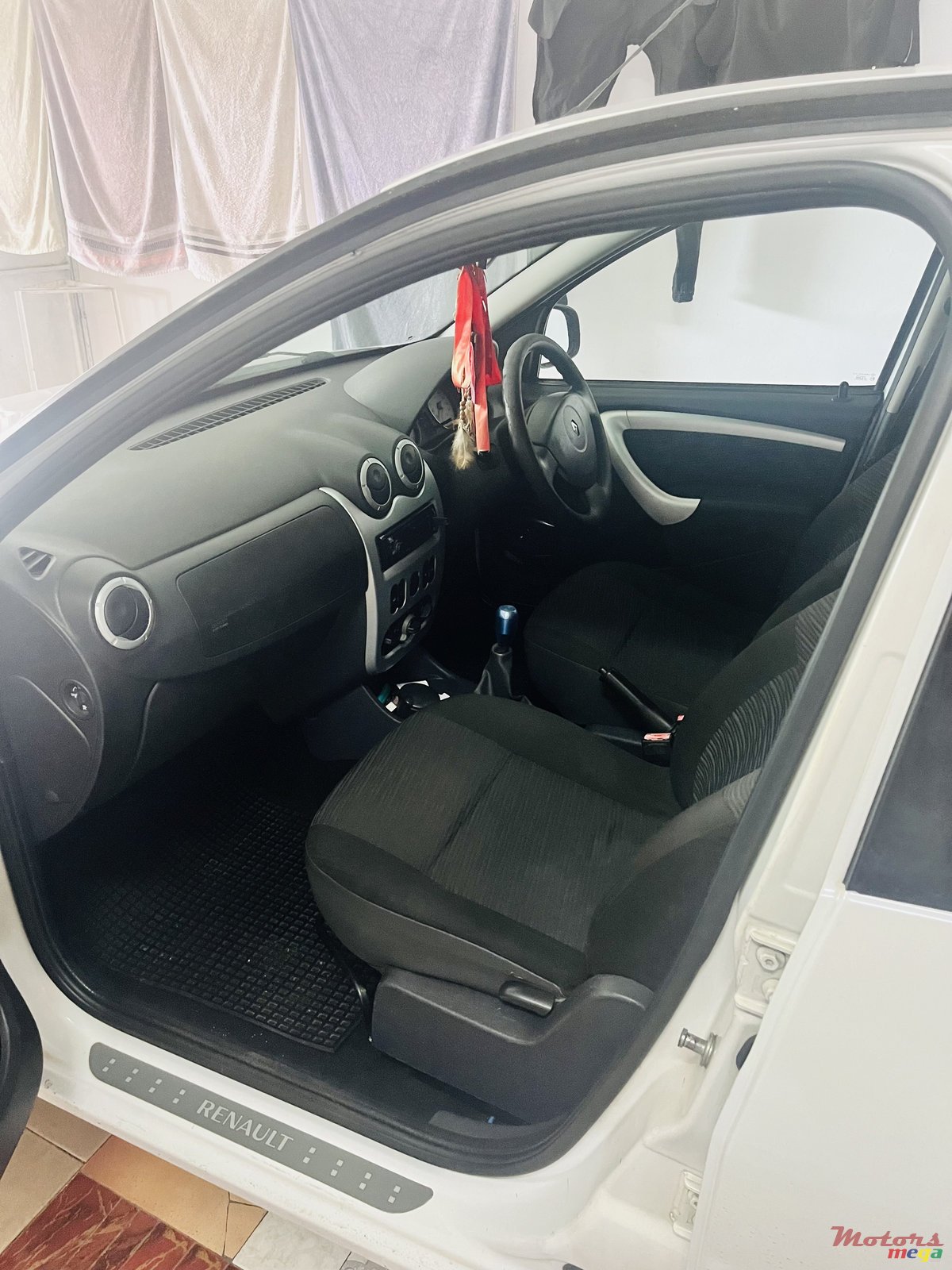 2009' Renault Sandero photo #5