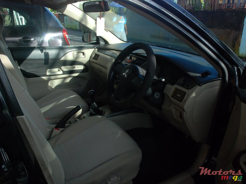 2008' Mitsubishi Lancer photo #3