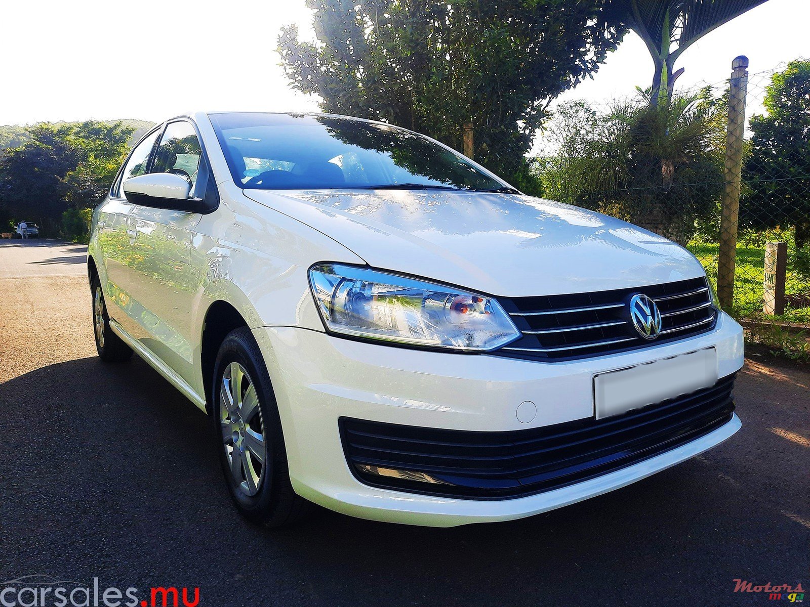 2017' Volkswagen Polo 1.4 Sedan photo #2