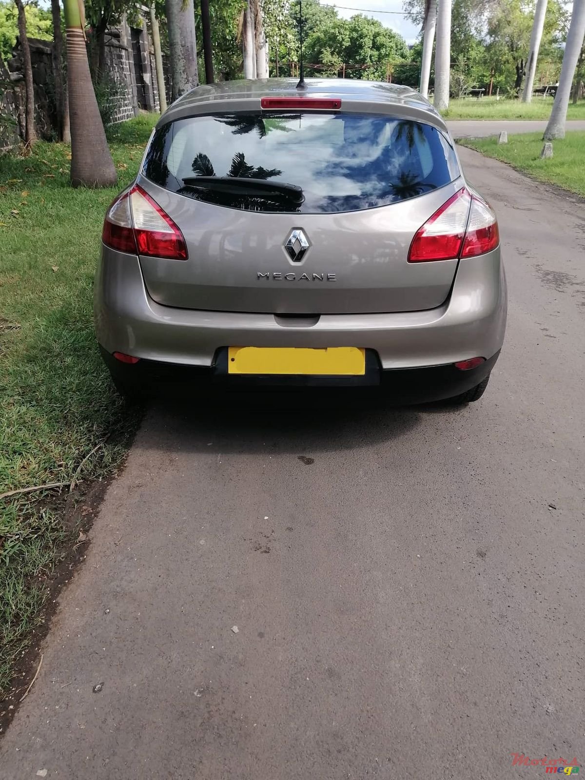 2009' Renault Megane photo #1