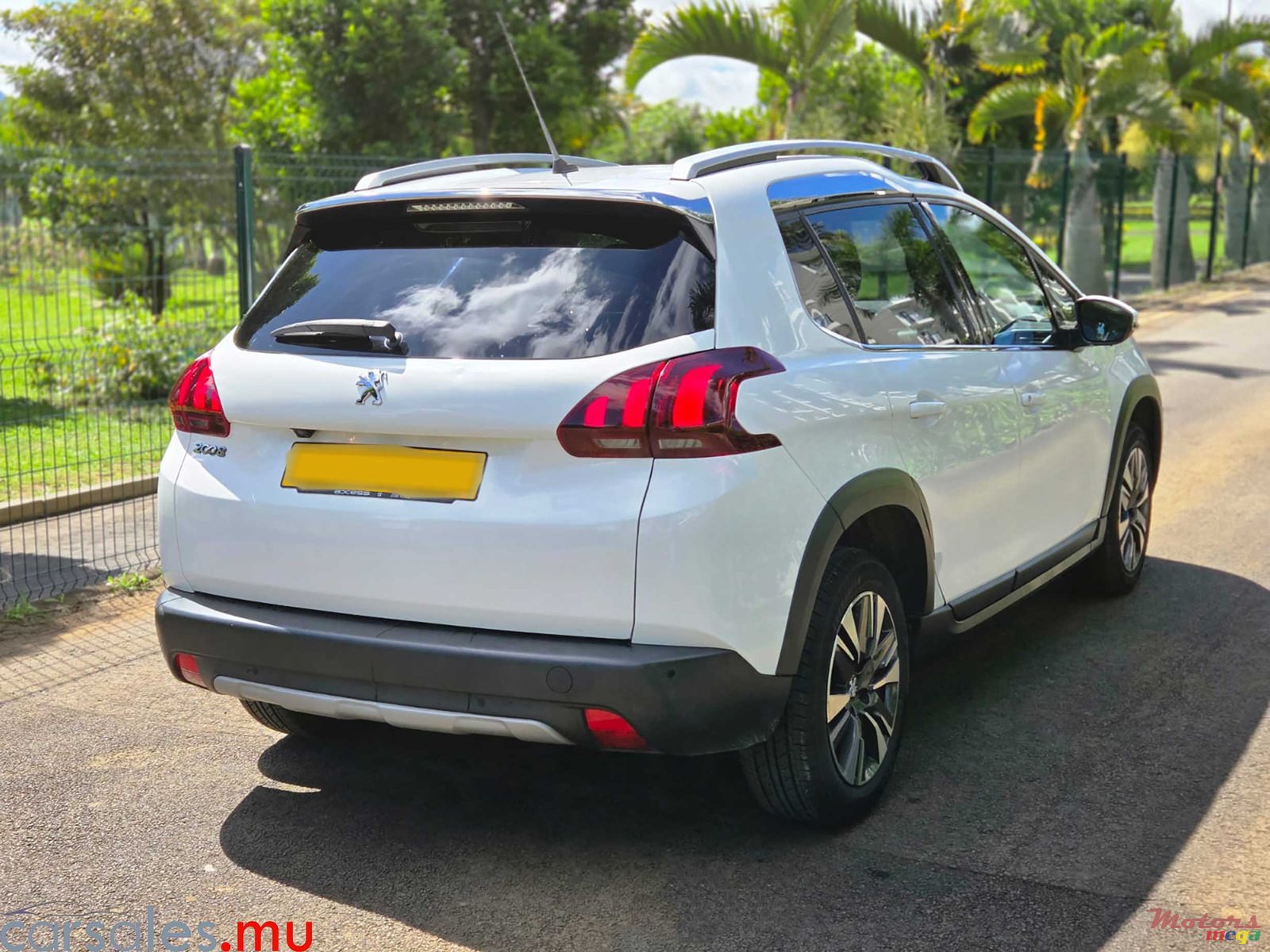 2019' Peugeot 2008 1.2 Allure photo #4