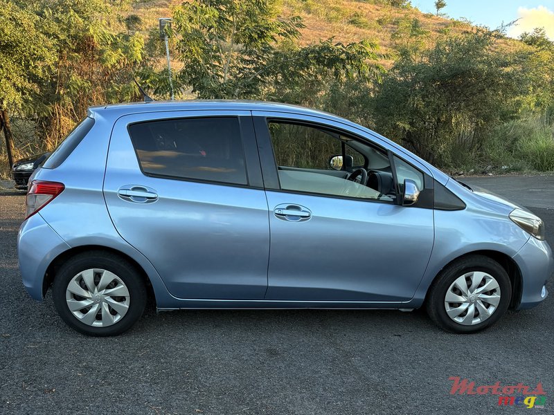 2012' Toyota Vitz photo #7