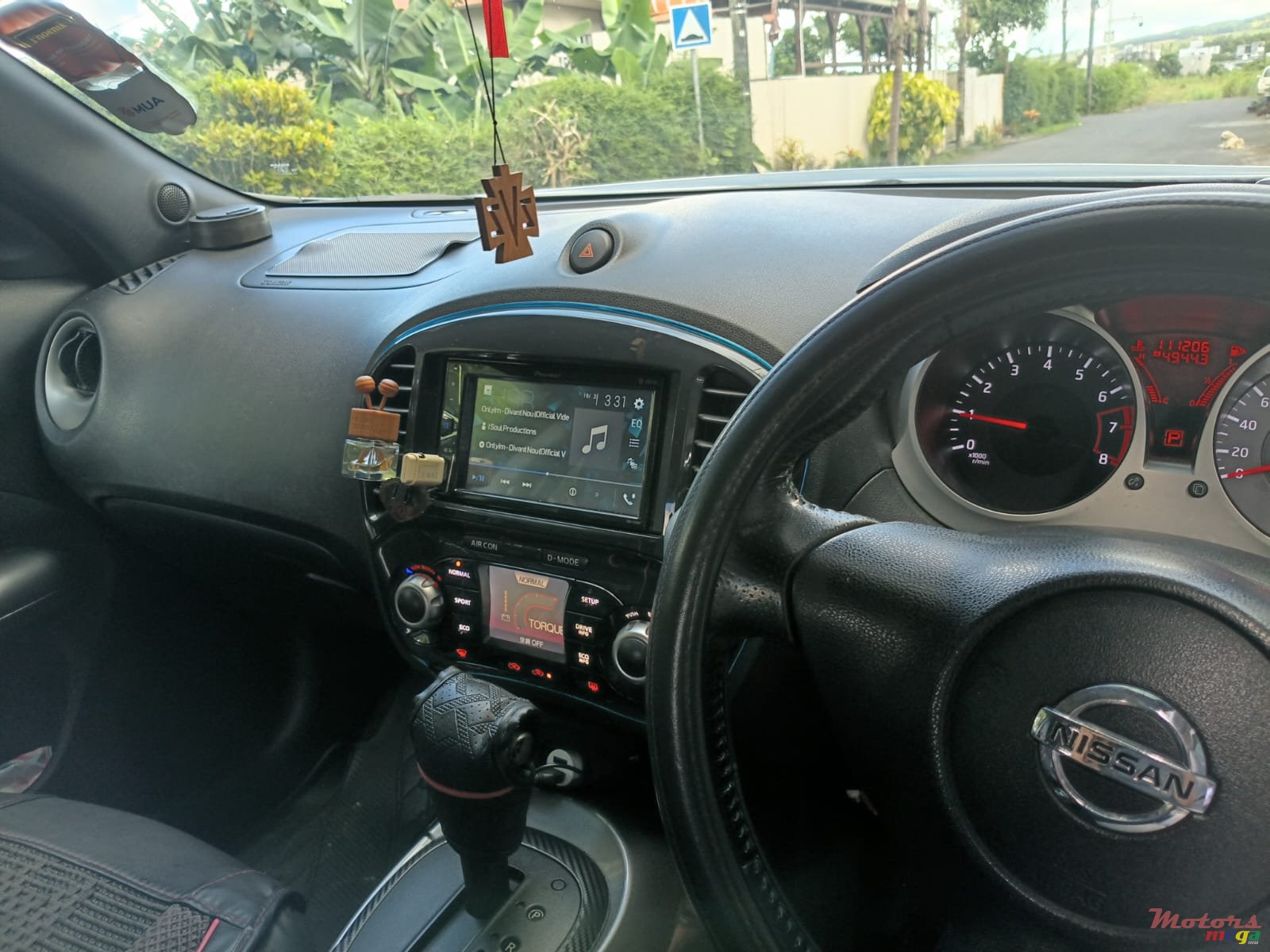 2010' Nissan Juke photo #2