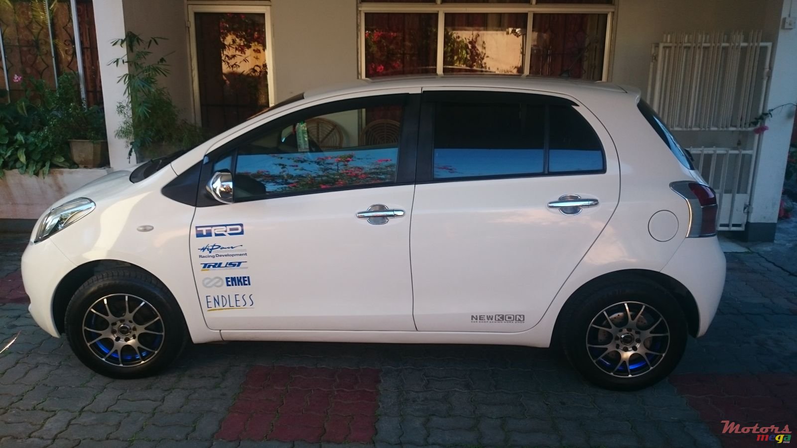 2006' Toyota Vitz photo #3