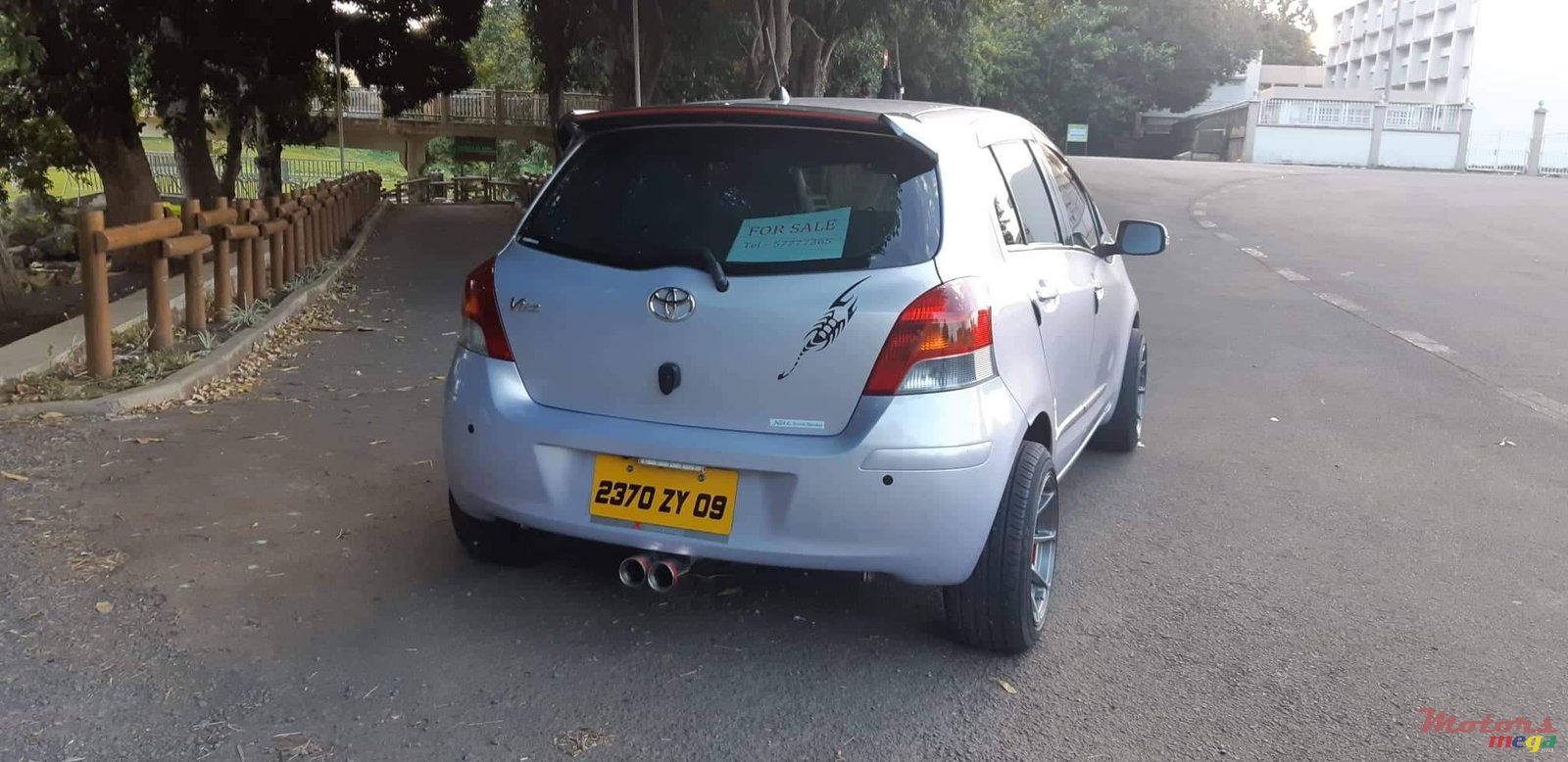 2009' Toyota Vitz photo #5