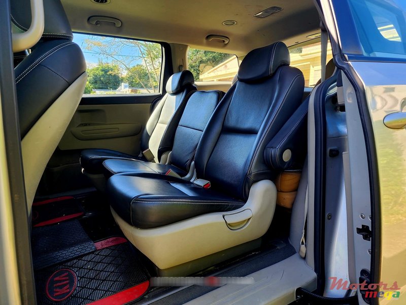 2019' Kia Carnival 12 seater. Private. photo #6