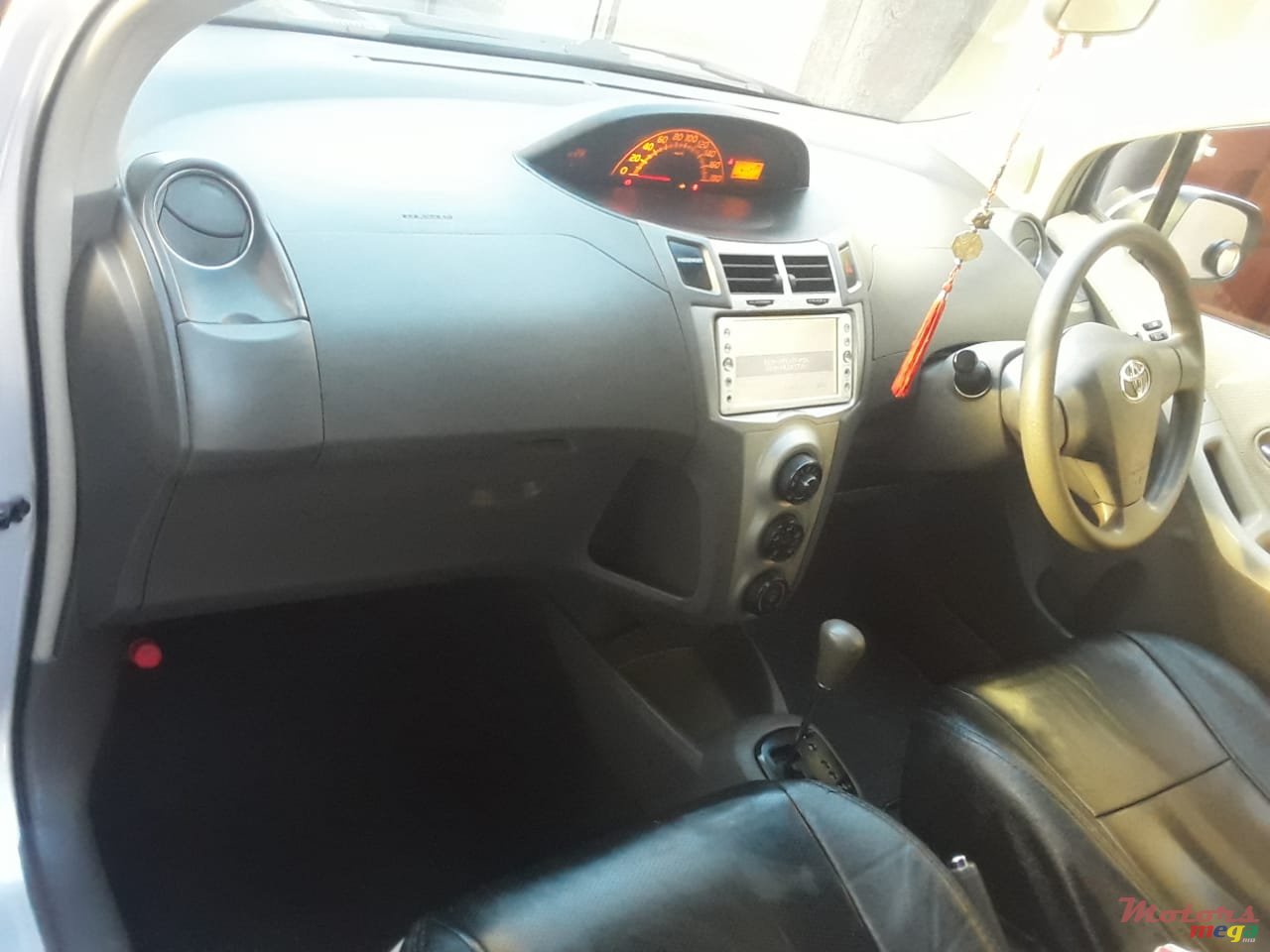 2010' Toyota Vitz photo #6