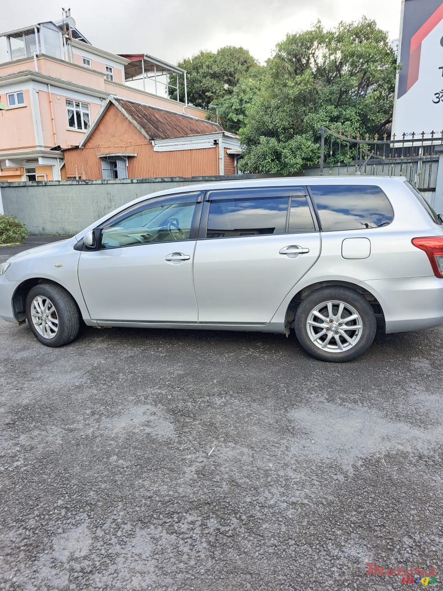 2010' Toyota Fielder photo #2