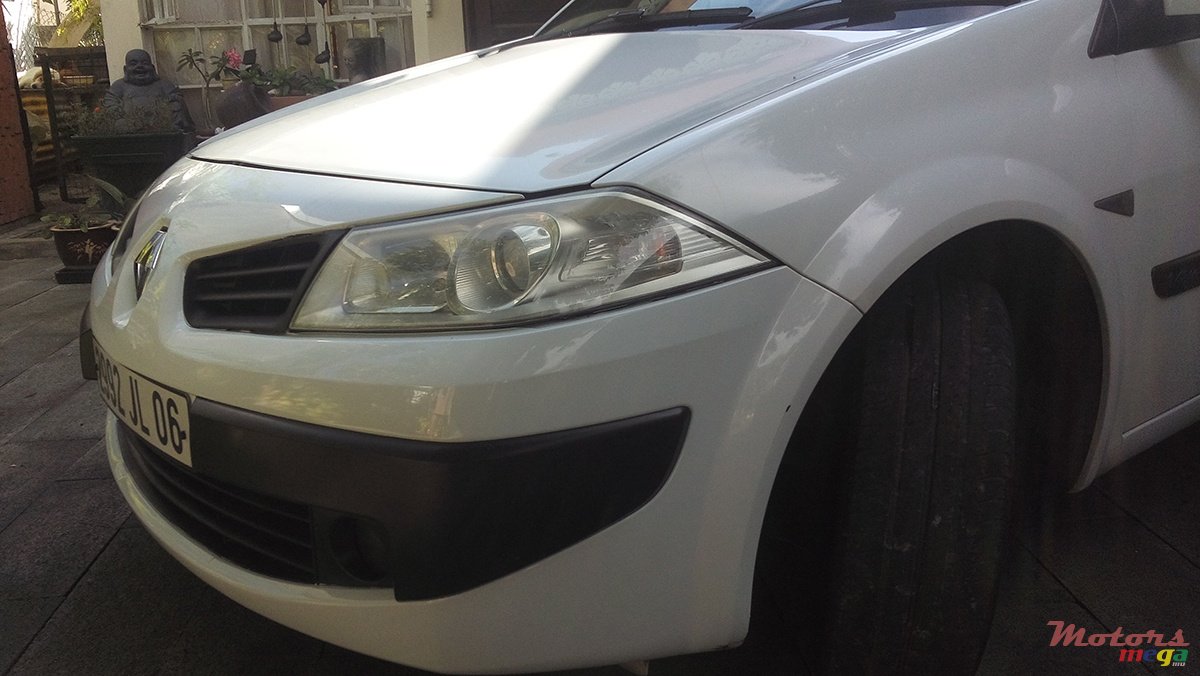 2006' Renault Megane photo #3