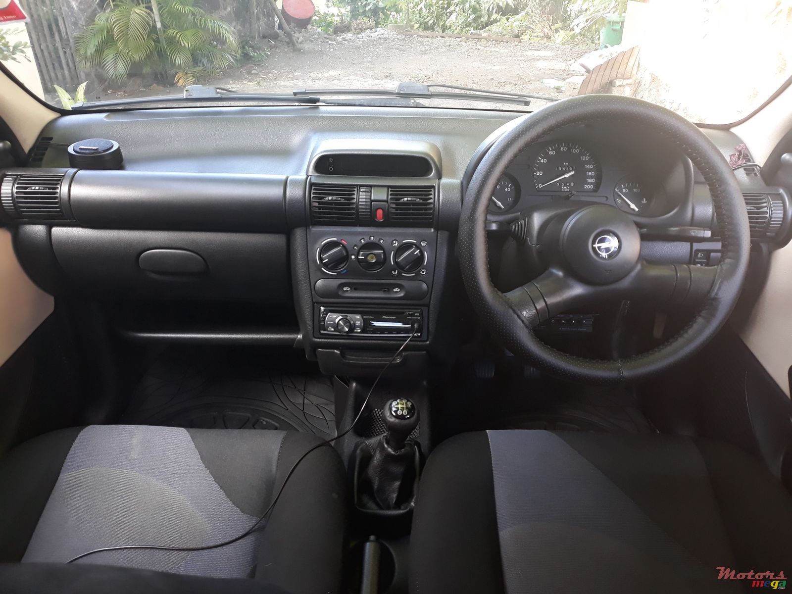 2001' Opel Corsa photo #1