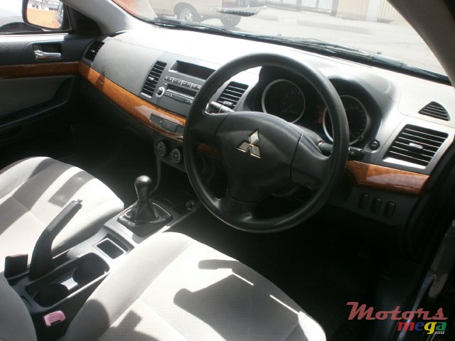 2011' Mitsubishi Lancer X photo #4