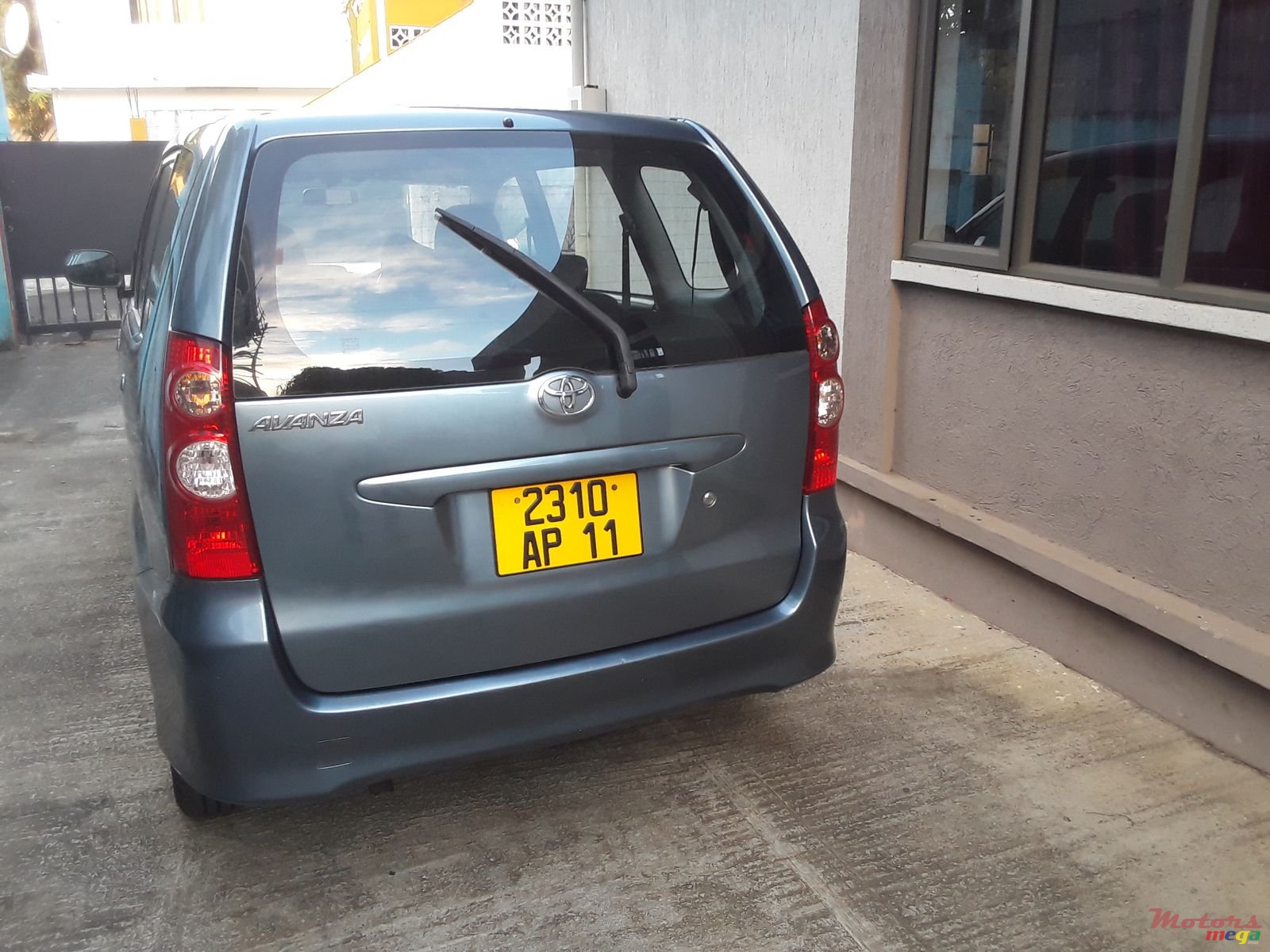 2011' Toyota Avanza photo #4