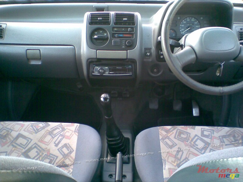 2001' Suzuki Alto photo #3