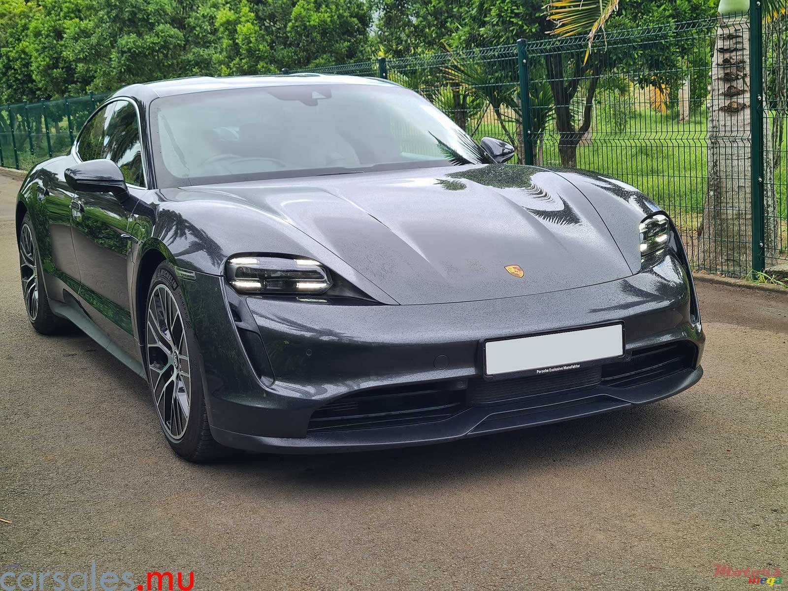 2022' Porsche Taycan 4 S photo #1