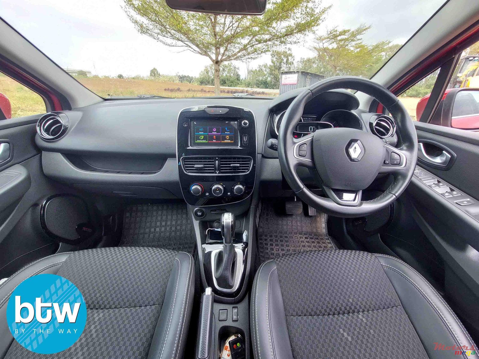 2020' Renault Clio photo #6