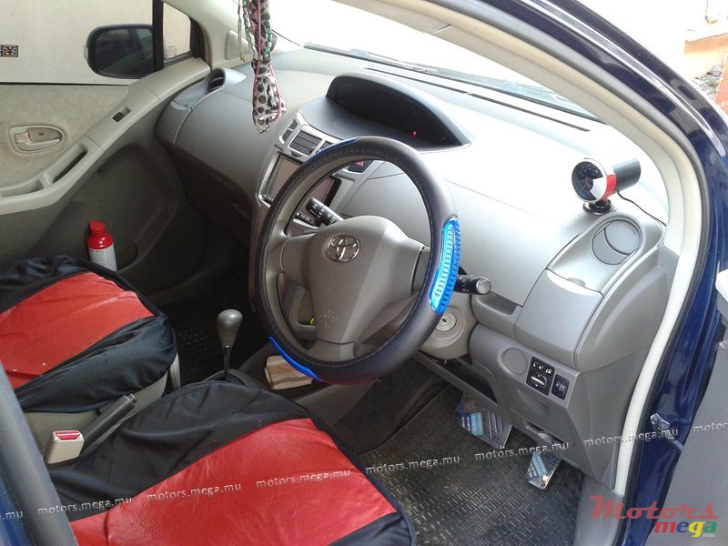 2008' Toyota Vitz photo #4