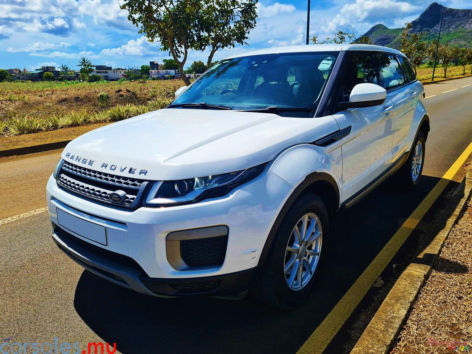 2017' Land Rover Range Rover Evoque SE TD4 photo #4