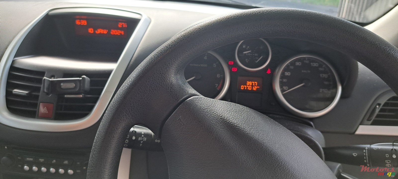 2012' Peugeot 207 Limited edition photo #3