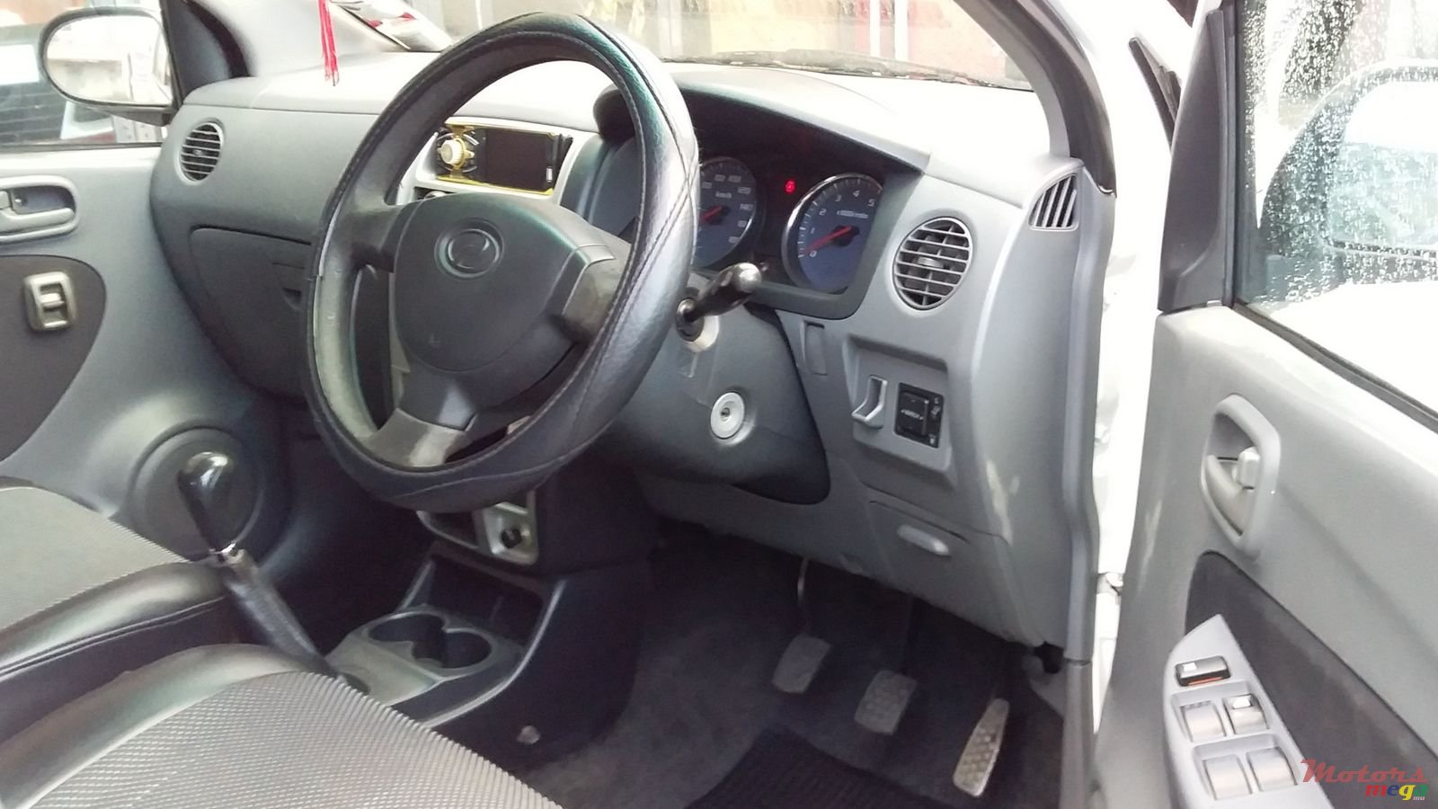 2010' Perodua Viva photo #3