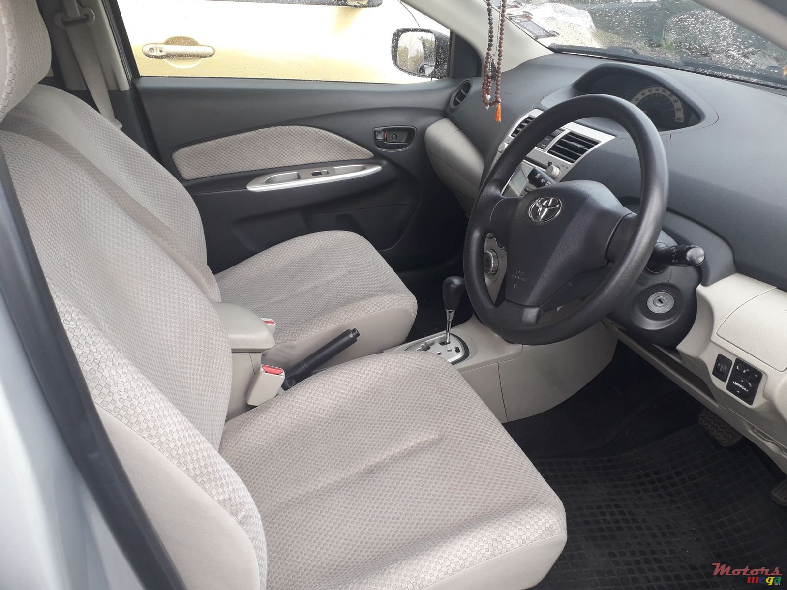 2007' Toyota Belta automatic photo #3