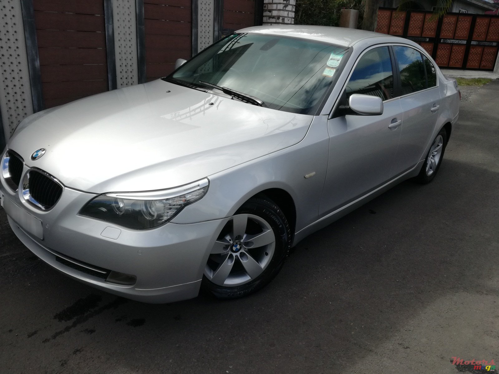 2010' BMW 520 i petrol engine photo #1