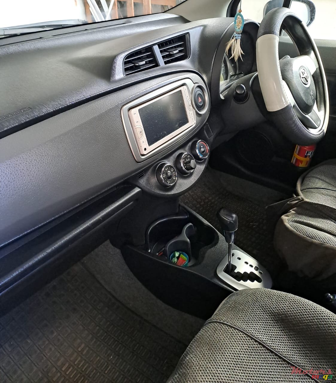 2013' Toyota Vitz photo #5