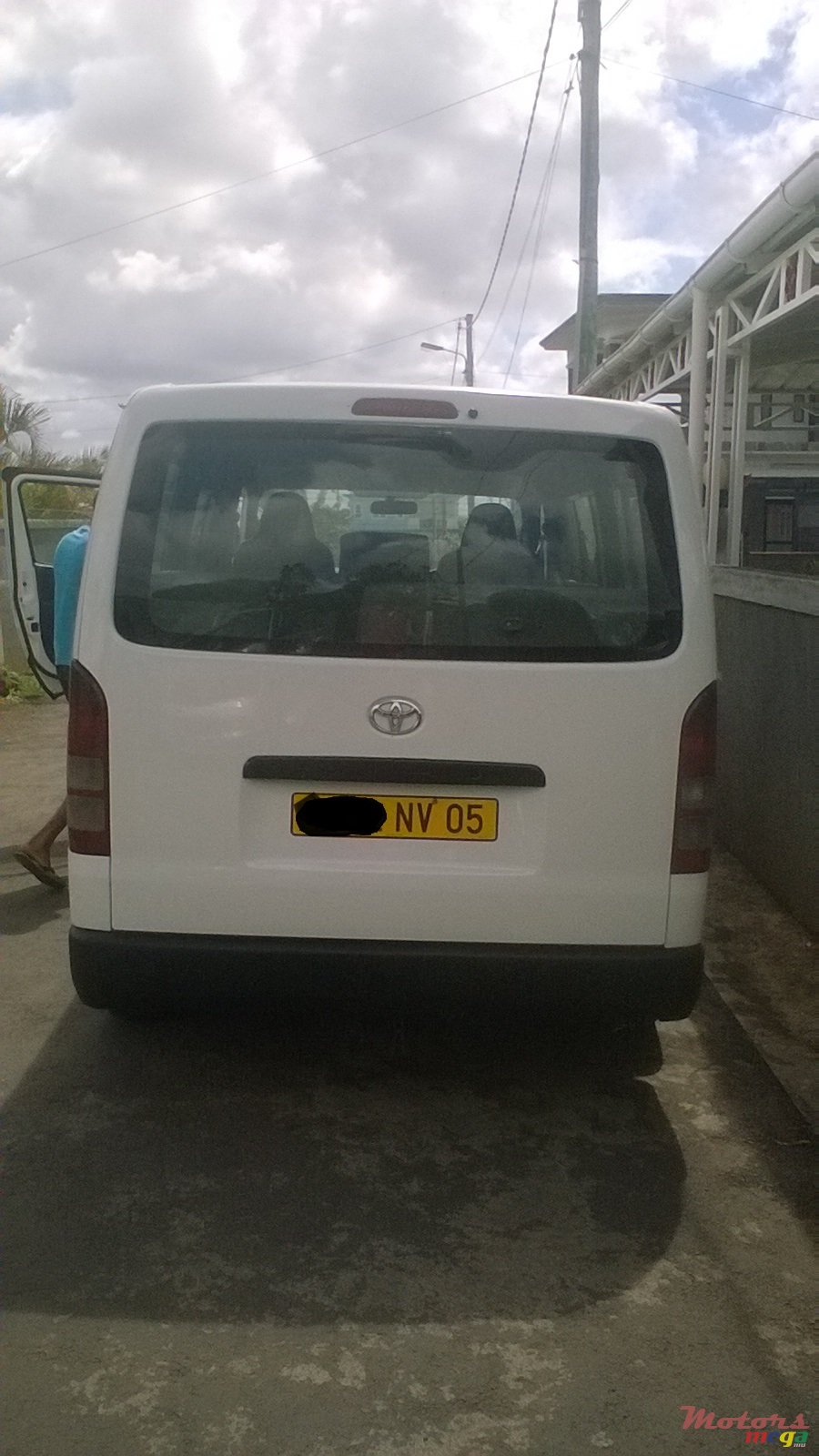 2005' Toyota HiAce photo #1
