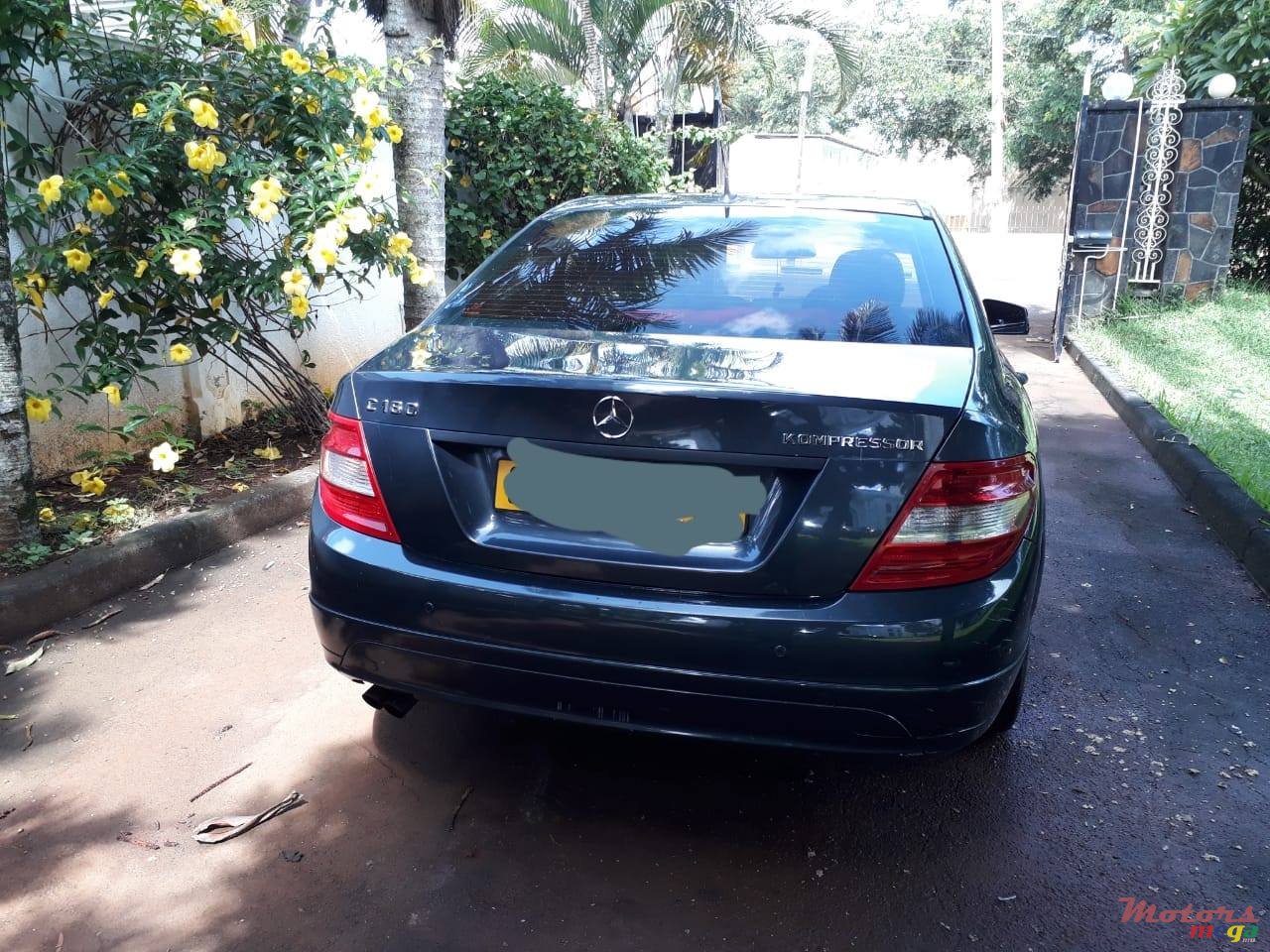 2010' Mercedes-Benz C-Class photo #3