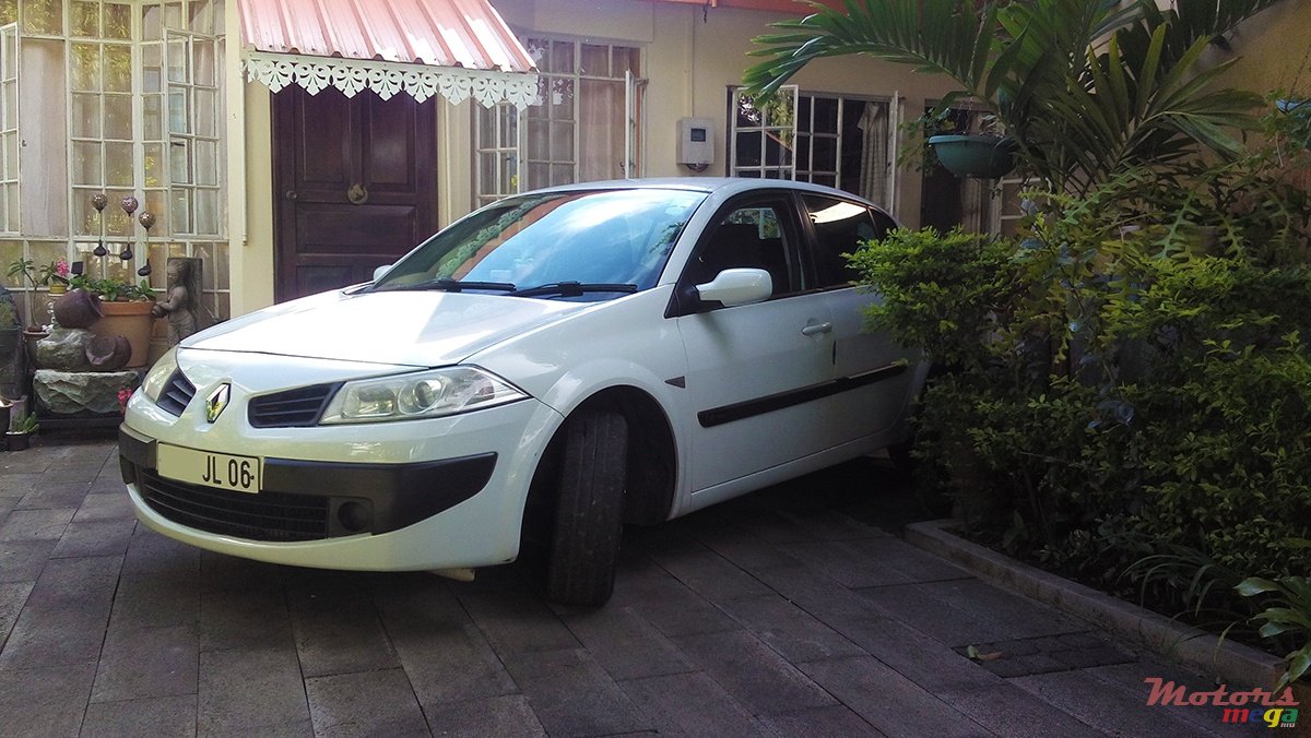 2006' Renault Megane photo #2