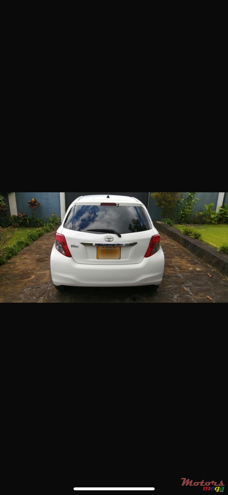 2011' Toyota Vitz photo #3