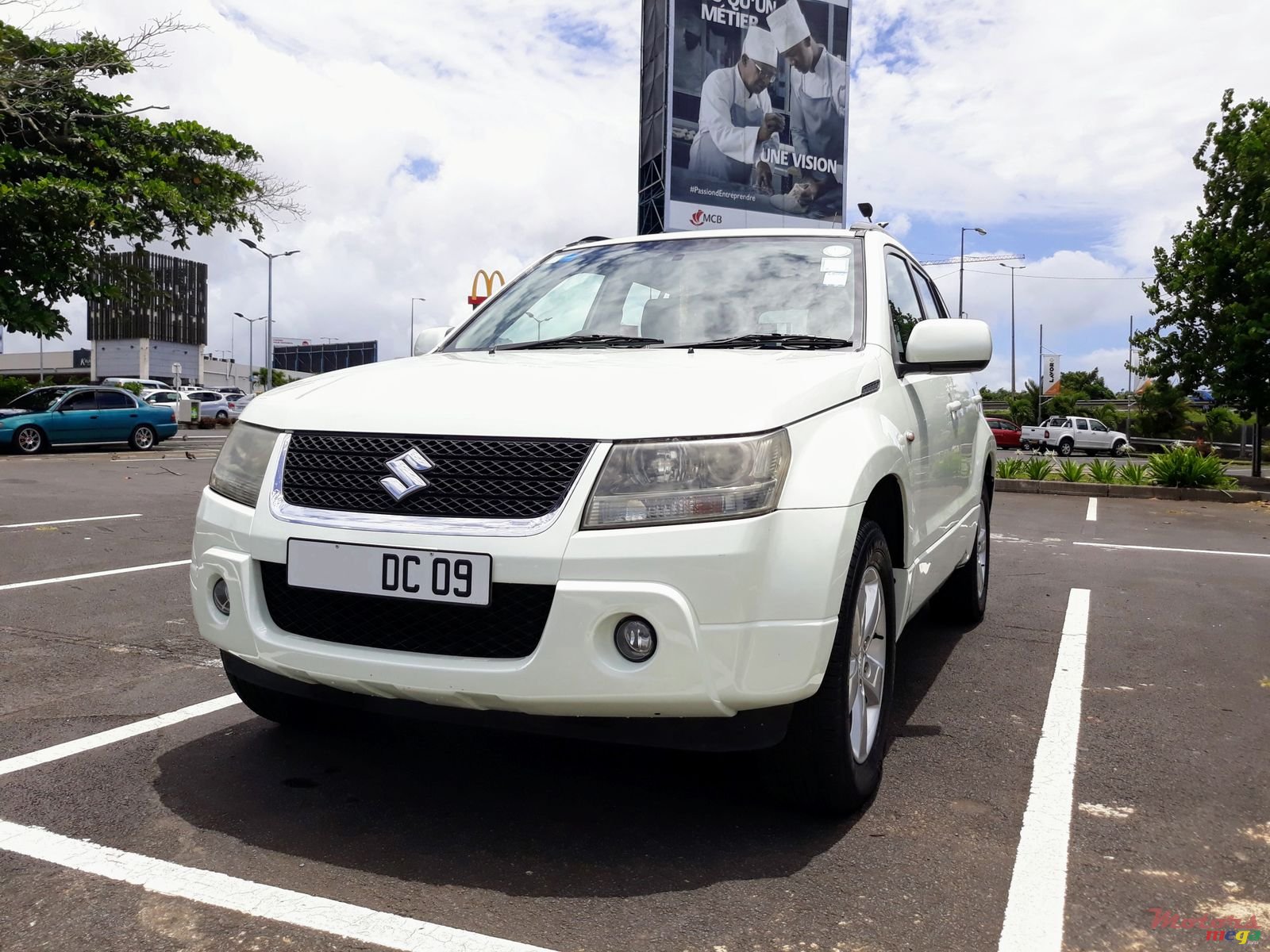 2009' Suzuki Grand Vitara photo #4