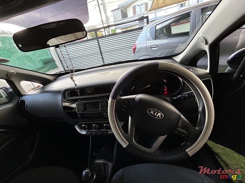 2015' Kia Rio Hatchback photo #4